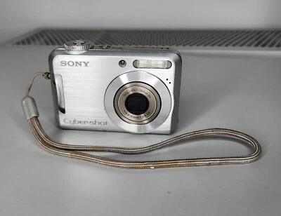 Sony Cybershot DSC-S700 Digital Camera 7.2M Cyber Shot For Parts Only - Image 1 of 4