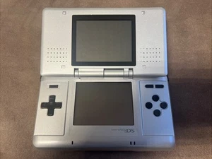Nintendo DS Classic / Fat silber, gebraucht, Handheld, inkl. Stift - Bild 1 von 3