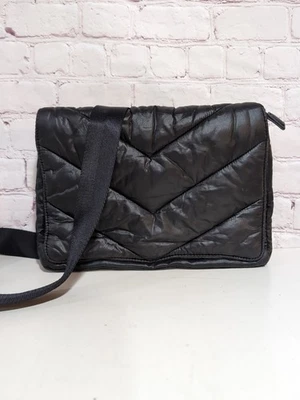 Caraa x Athleta Nuevo sin Etiquetas Bandolera Negra Acolchada Nylon Bolso Puffer Viaje Vegano  Foto 1 de 4