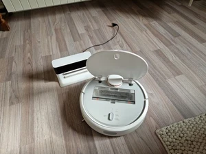 Xiaomi Mi Robot Vacuum - Bild 1 von 2