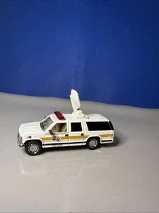 Custom Code 3 1:64 Los Angeles County Fire Department GMC Suburban Command SUV - Picture 1 of 5