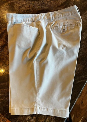 EDDIE BAUER Ladies Khaki  97% Cotton 3% Lycra Spandex Shorts SZ 8 10" Inseam - Image 1 of 4