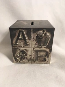 Vintage versilbertes Alphabet und Tier Kinder Münzbank Spielzeug Hergestellt in Hongkong - Bild 1 von 7