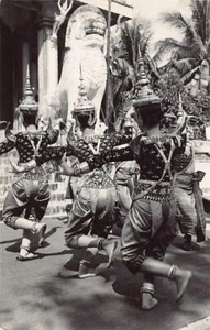 Cambodia - Cambodian dancers - REAL PHOTO - Unknown Publ. - Picture 1 of 2