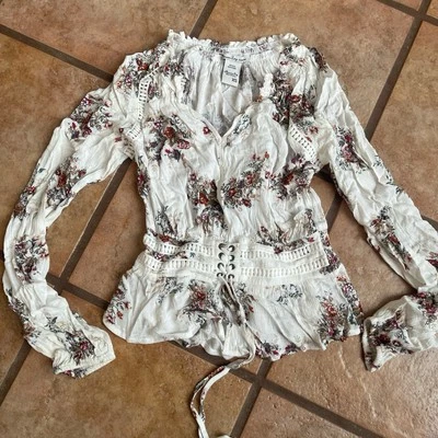 Blusa floral blanca trapo americano con detalle de cordones #boho #Y2K talla XS Foto 1 de 4