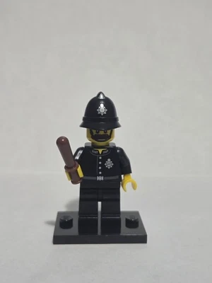 Lego Minifigures Series 11- Constable, New, Rare, Retired, Great Condition - Image 1 of 2