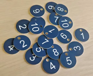 20 lasergravierte Zahlenscheiben perfekt für Tisch, Etiketten, Schließfach, Pub, Restaurant - Bild 1 von 4