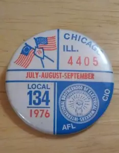 Spilla pulsante spilla unione IBEW locale 134 Chicago Cook County IL 1976 - Foto 1 di 3