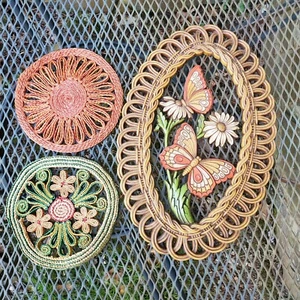Vintage COPPERCRAFT Wandrelief 1978 USA Schmetterlinge Blumen + 2 Vintage Untersetzer - Bild 1 von 24
