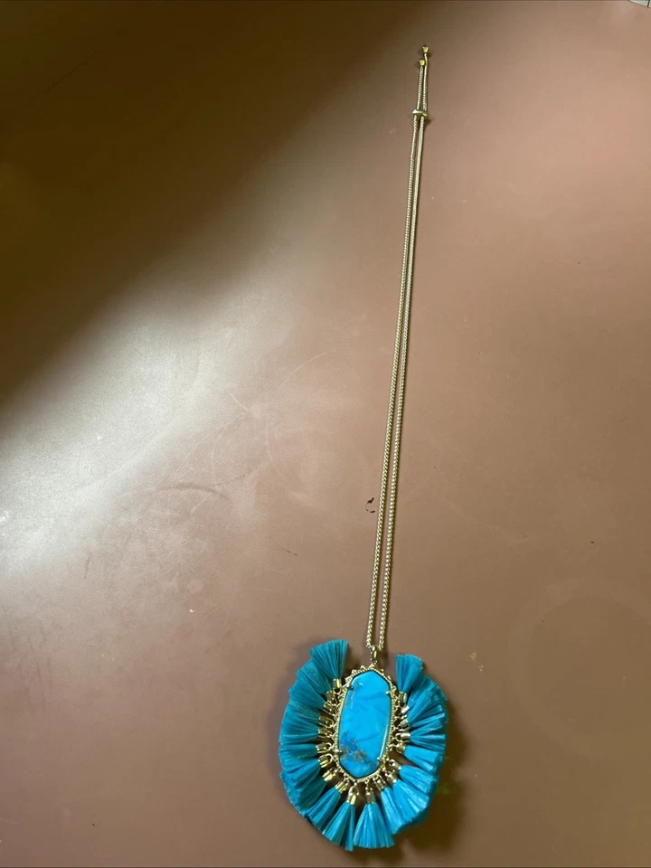 Collar colgante largo dorado Kendra Scott Betsy en agua howlita Foto 1 de 4