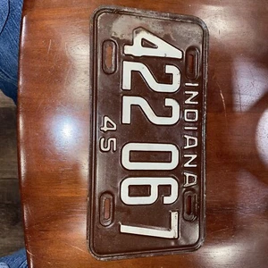 Vintage Indiana 1945 Auto License Plate Tag Garage Man Cave Collector 422 067 - Picture 1 of 3