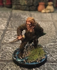 Nicely painted resin female rogue 25 to 32mm 3d printed by nextlevelminiatures - Picture 1 of 4