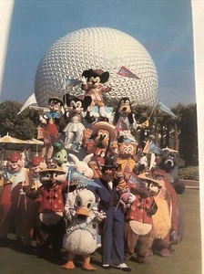 Disney Postcard "Epcot Character Family" - Picture 1 of 2