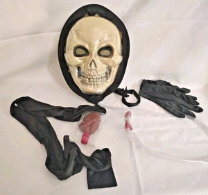HALLOWEEN-'Dripping Blood Skull Mask  Heart Pump Halloween Fun World 90’s - Picture 1 of 5