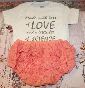 Hecho con amor y poco de ciencia, mono/bloomers/gerber, bebé niña (3 piezas41) - Imagen 1 de 1