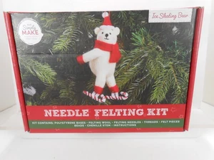Simply Make ORSO PATTINAGGIO SU GHIACCIO DECORAZIONE NATALIZIA AGO FELTRO KIT - Foto 1 di 2