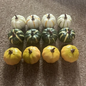 28 Plastic Pumpkins Fall Decor Harvest Mixed Sizes and Colors - Picture 1 of 3