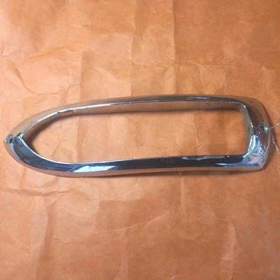 Pontiac 1954 lámpara de estacionamiento bisel lado del pasajero Chieftain 5945176 intermitente delantero Foto 1 de 4