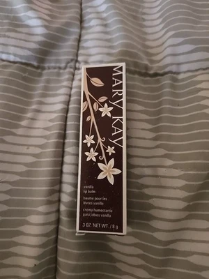 Mary Kay VANILLA  LIP BALM, Full Size 0.3 oz., New in Box 072687 - Image 1 of 4