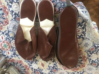 1950's Vintage Leather Travel Slippers Size MediumMen's 9-10Zippered Case Unique - Image 1 of 4