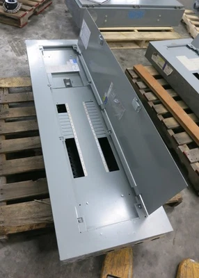 Placa de panel de interruptor principal GE 400A serie A II 480/277V 3PH 4W 400 amperios ASF3424KB Foto 1 de 4