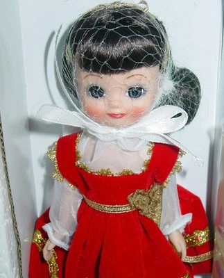 Tonner - 8" Betsy McCall ~ Betsy Trims a Tree LE 500 ~ NRFB - Imagem 1 de 4