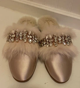 EXPRESS Womens Rhinestone Faux Fur Slipper House Shoes NWOB NEW - Sz Small - Picture 1 of 8