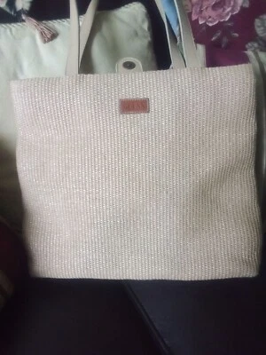 Guess Tan草编托特包春秋 — 第 1/4 张图片