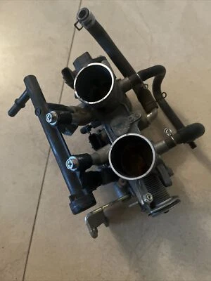 2015-2018 15 16 17 18 YAMAHA YZFR3 YZF R3 300 CARROCERÍA DEL ACELERADOR MONTAJE OEM Foto 1 de 4