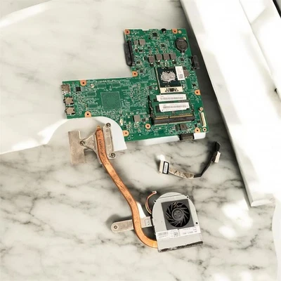 Paquete de placa base Dell Inspiron N5010 - CPU i3, 3 GB de RAM, ventilador, disipador térmico Foto 1 de 4