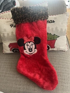 Medias de Navidad rojas de felpa de leopardo apliques de Minnie Mouse de Disney - Imagen 1 de 5