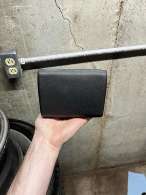 Cinzeiro 70-73 Datsun 510 - Imagem 1 de 4