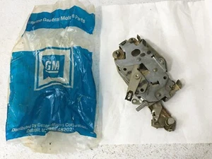 GM NOS 1978-82 Corvette C3 Driver Side Door Lock Latch Assembly 20067167 - Foto 1 di 8