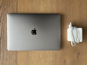 Apple MacBook Pro 13" TB i5 2,3 GHz, 8GB, 256GB, Space