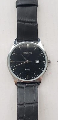 Reloj Skone Hombre. Esfera y correa negras. Fecha Foto 1 de 4
