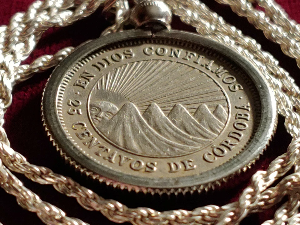 1956 Republica Nicaragua 25 Centavos Pendant on an 18" 925 Italian Rope Chain - Image 1 of 4