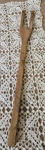 Antiguo tenedor de madera primitivo de 24" de largo para agitar - Imagen 1 de 2
