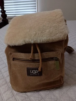 Mini mochila UGG Nordie de cuero de oveja y gamuza con logotipo tostado Foto 1 de 4