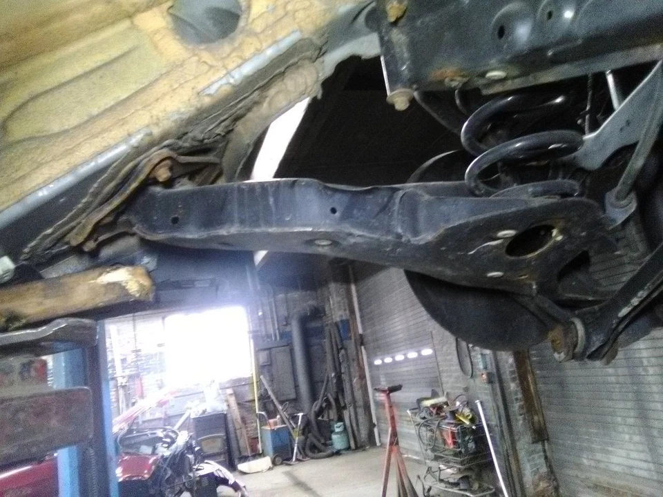 Mini Cooper Clubman 2017 pasajero derecho brazo de control inferior brazo trasero  Foto 1 de 4