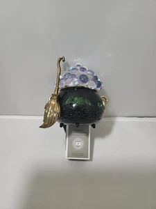 Bath and Body Works Hexenkessel Wallflower Projektor 2025 Summerween (H) - Bild 1 von 6