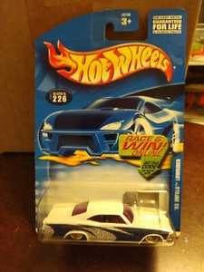 2001 Hot Wheels '65 Chevy Impala Lowrider weiß mit goldenen Spitzenspeichen - Bild 1 von 3