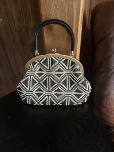 Cartera Patricia Nash Toureg negra crema tejida bloqueo de beso, sin cadena ENC - Imagen 1 de 6