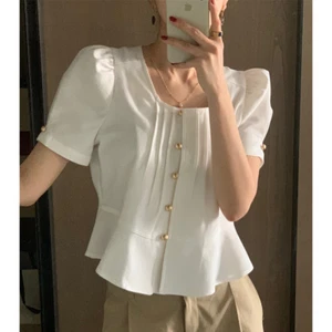 Nueva camisa corta para mujer Top de verano cuello cuadrado plisada diseño nicho con volantes - Imagen 1 de 15