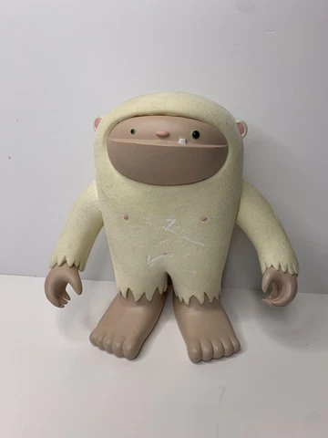 Y Rocket World IWG - Yeti Series 3 Rare HTF no weapons Cover