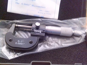 Digital 0-1" Outside Micrometer - Picture 1 of 3