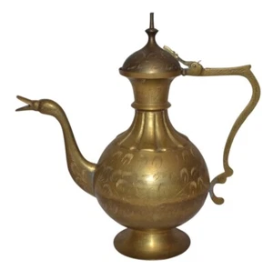 Tetera decorativa vintage de latón grabada ornamentada grabada caño de pato 8 1/4" de alto - Imagen 1 de 9