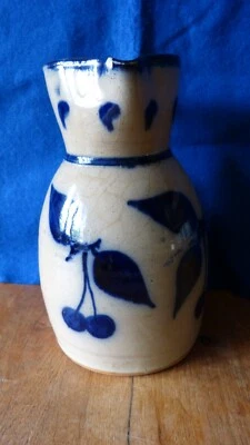 ANCIEN PICHET EN GRES D'ALSACE  BETSCHDORF DECOR BLEU COBALT GLACURE BRILLANTTE - Photo 1/4