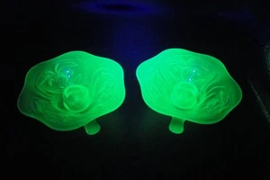 Vintage Kerzenständer geprägt 3 Fuß 6 Blütenblätter Limette Vaseline Uran - Bild 1 von 14