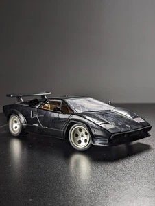 Burago Lamborghini Countach 1:18 Scale Diecast Model Car Black - Picture 1 of 15