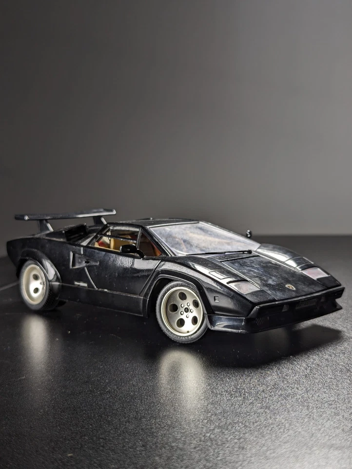 Burago Lamborghini Countach 1:18 Scale Diecast Model Car Black - Image 1 of 4
